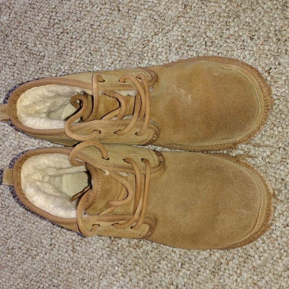 Ugg Neumel kids size 4 used